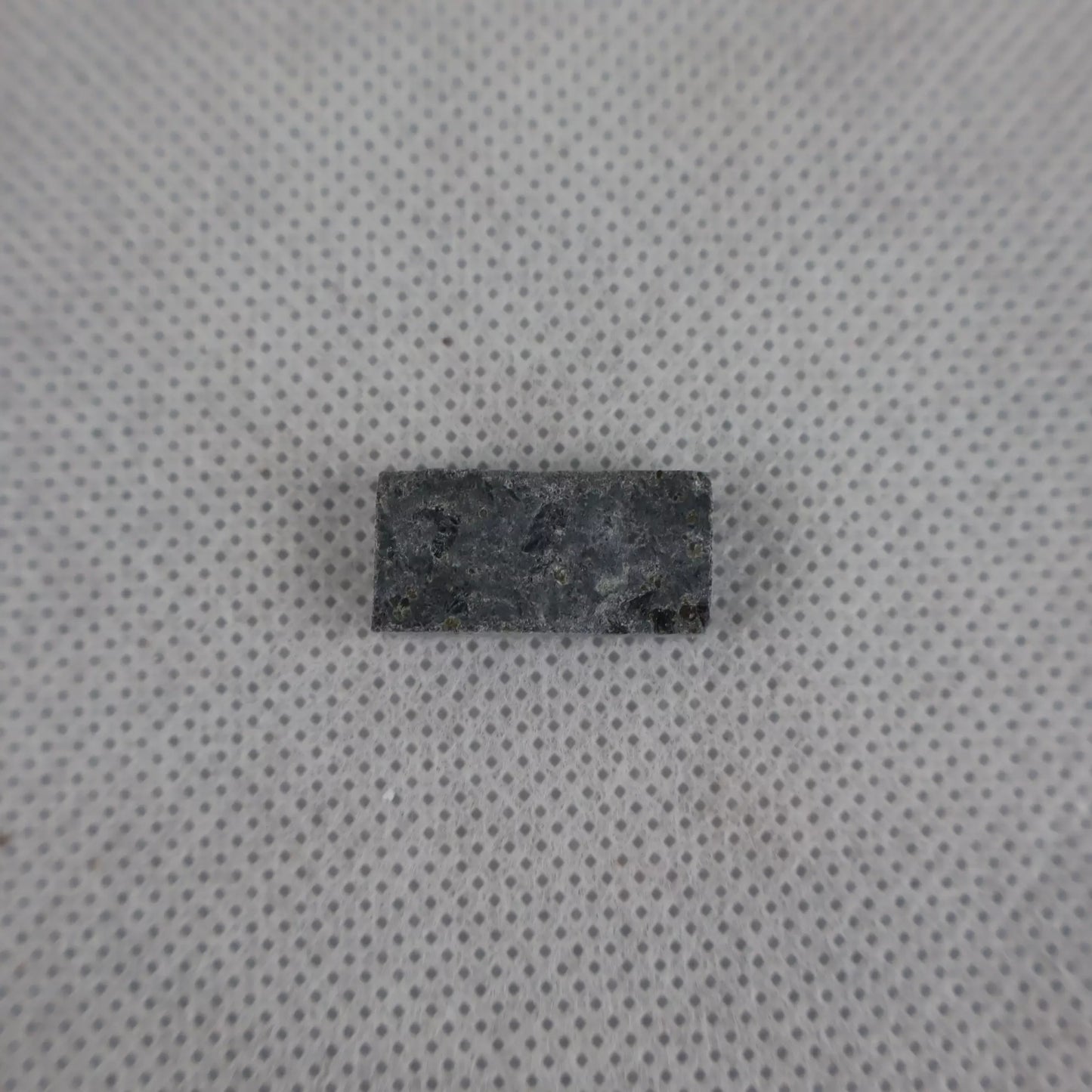Basolato 2x1 cm sp. 4-5 mm. Piccoli mattoncini effetto pietra lavica per pavimentazioni realistiche nei presepi.
