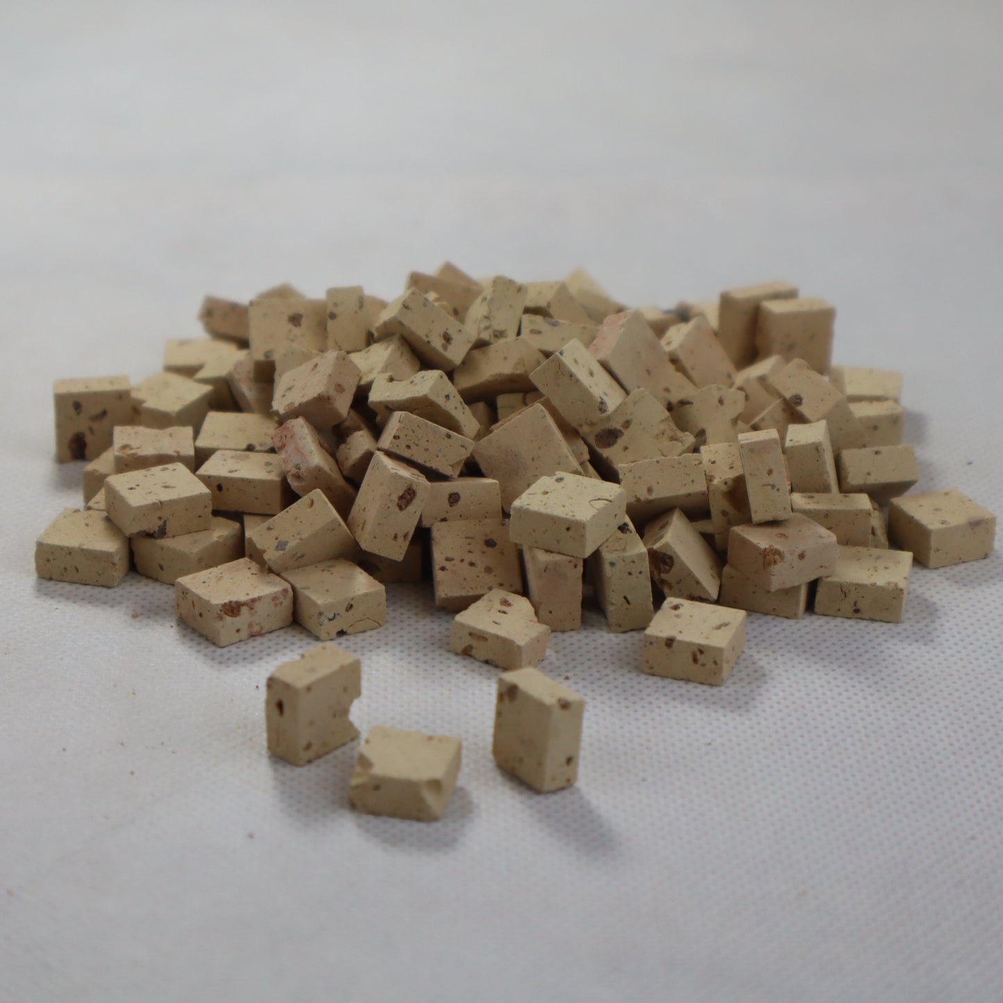 Cubetti in cotto antico 1x1 cm (vista di un mucchietto)