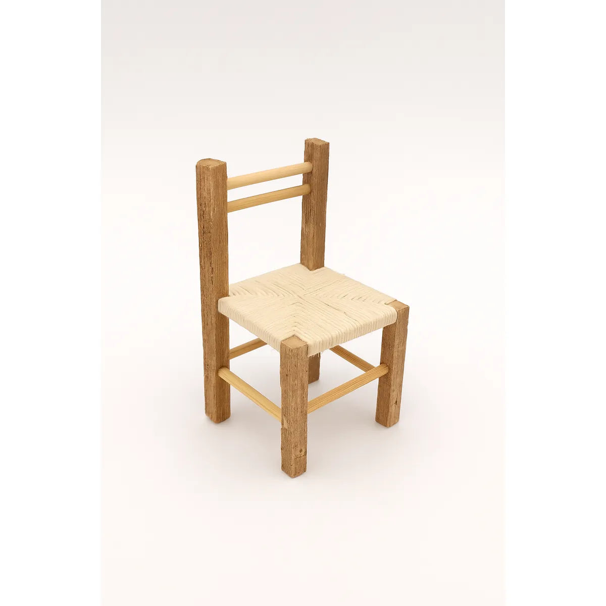 sedia miniatura rustica 8x4 cm in legno grezzo con seduta in paglia