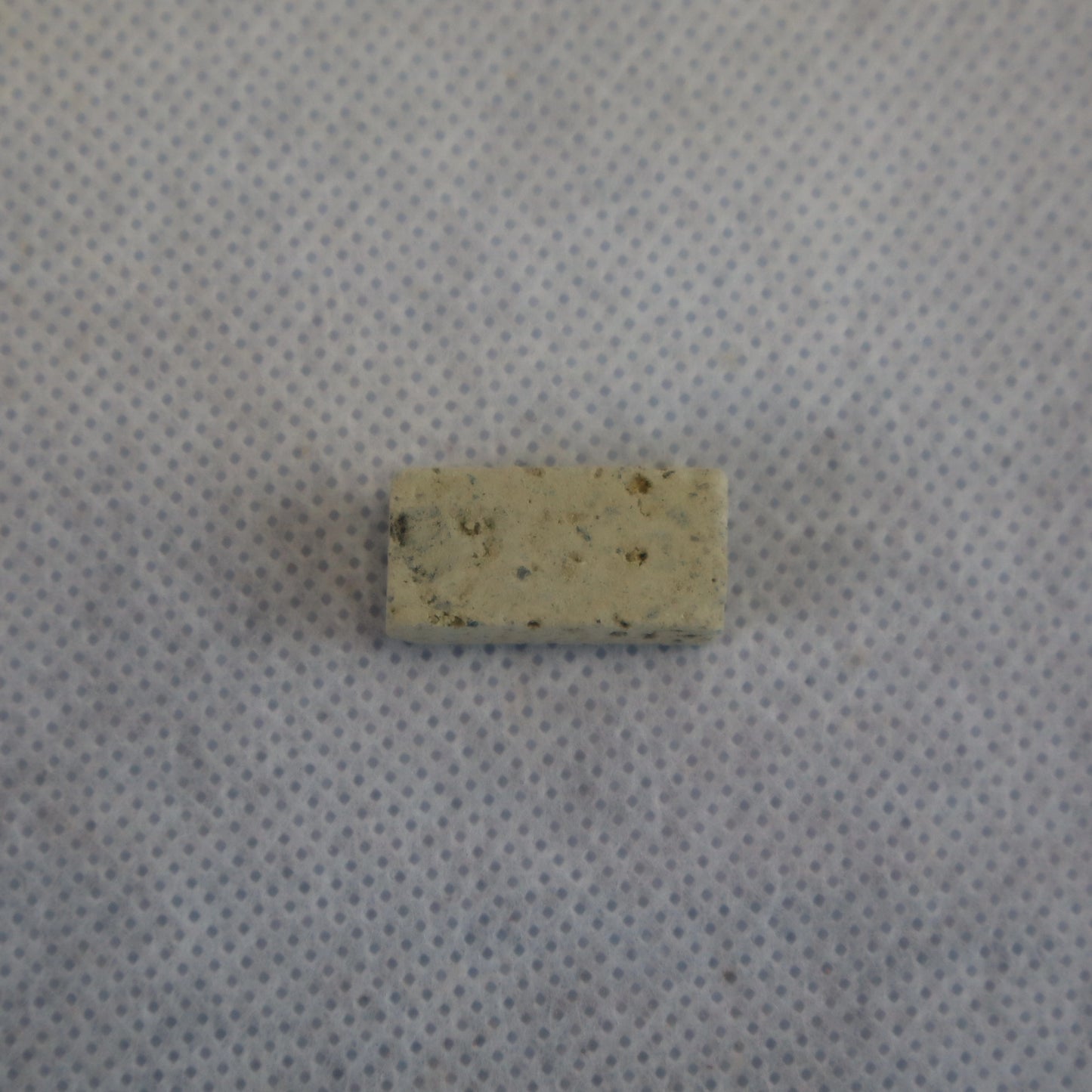Tufo in miniatura per presepi, blocchetti 2x1 cm. Riproduzione fedele per costruzioni scenografiche con effetto realistico e naturale.