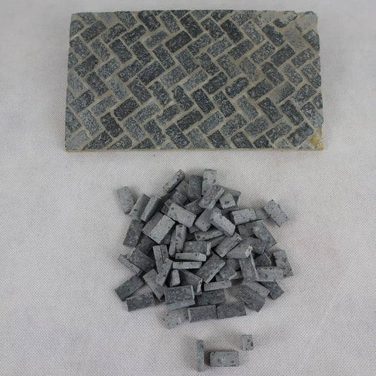 Basolato in pietra lavica 2x1 cm sp. 4-5 mm. Ideale per pavimentazioni realistiche di presepi, piazzette e vicoli in miniatura.