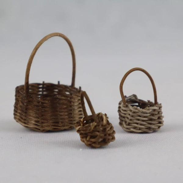 Cestino artigianale in miniatura in paglia naturale confronto misure
