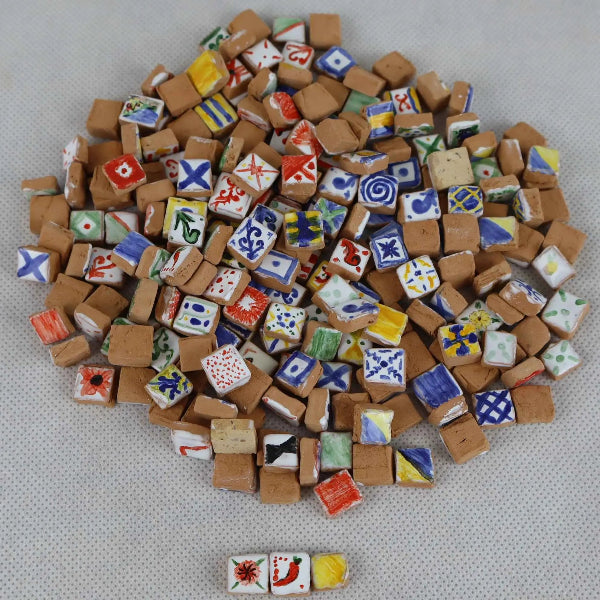 Piastrelle in miniatura 1x1 cm dipinte a mano dal maestro Alfredo Marino