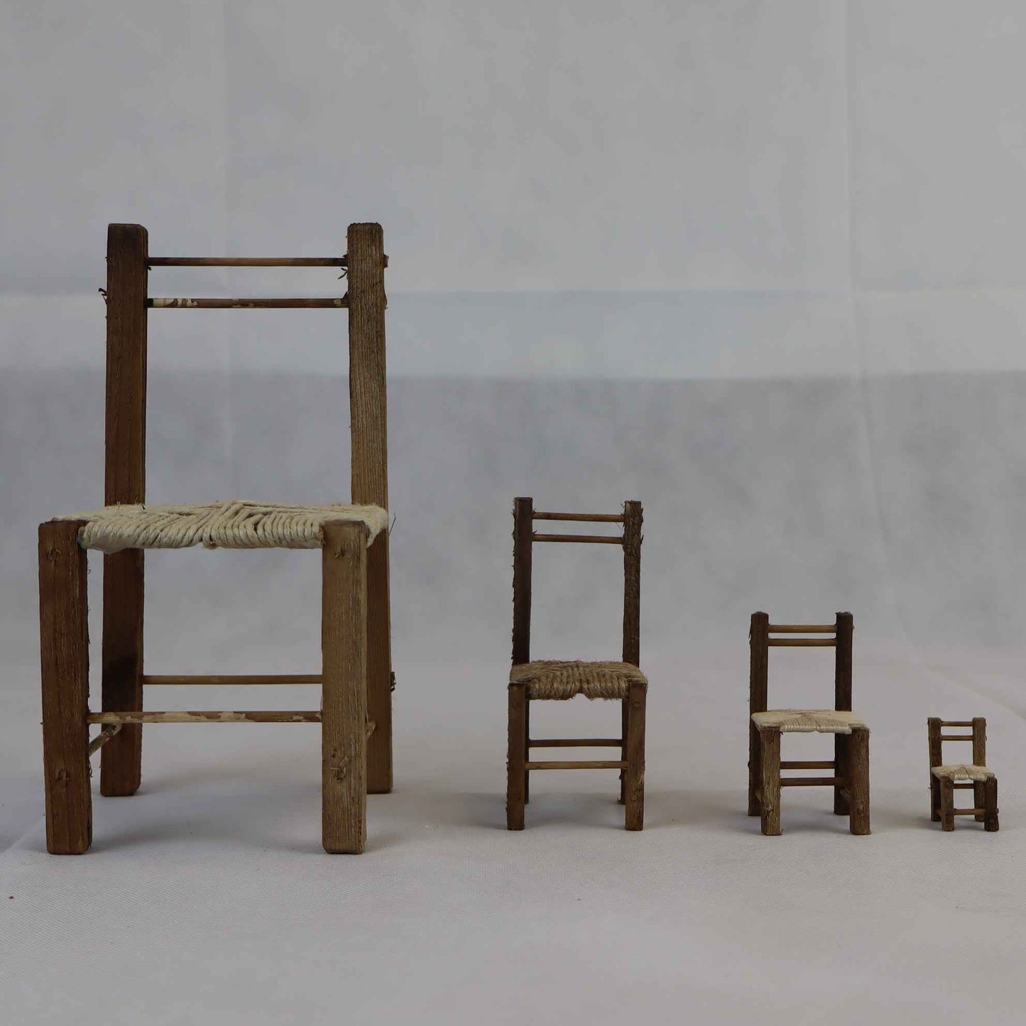 Sedia rustica miniatura in legno grezzo e paglia naturale - Varie misure disponibili